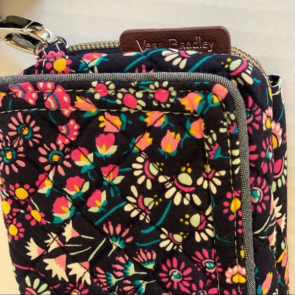 NWT Vera Bradley VBU RFID Compact Crossbody Bag in Petite Garden - Picture 11 of 14